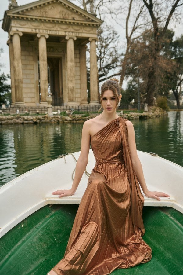 Φόρεμα Maxi Μεταλλιζέ Πλισέ Με Έναν Ώμο Μπρονζέ - Artemis
