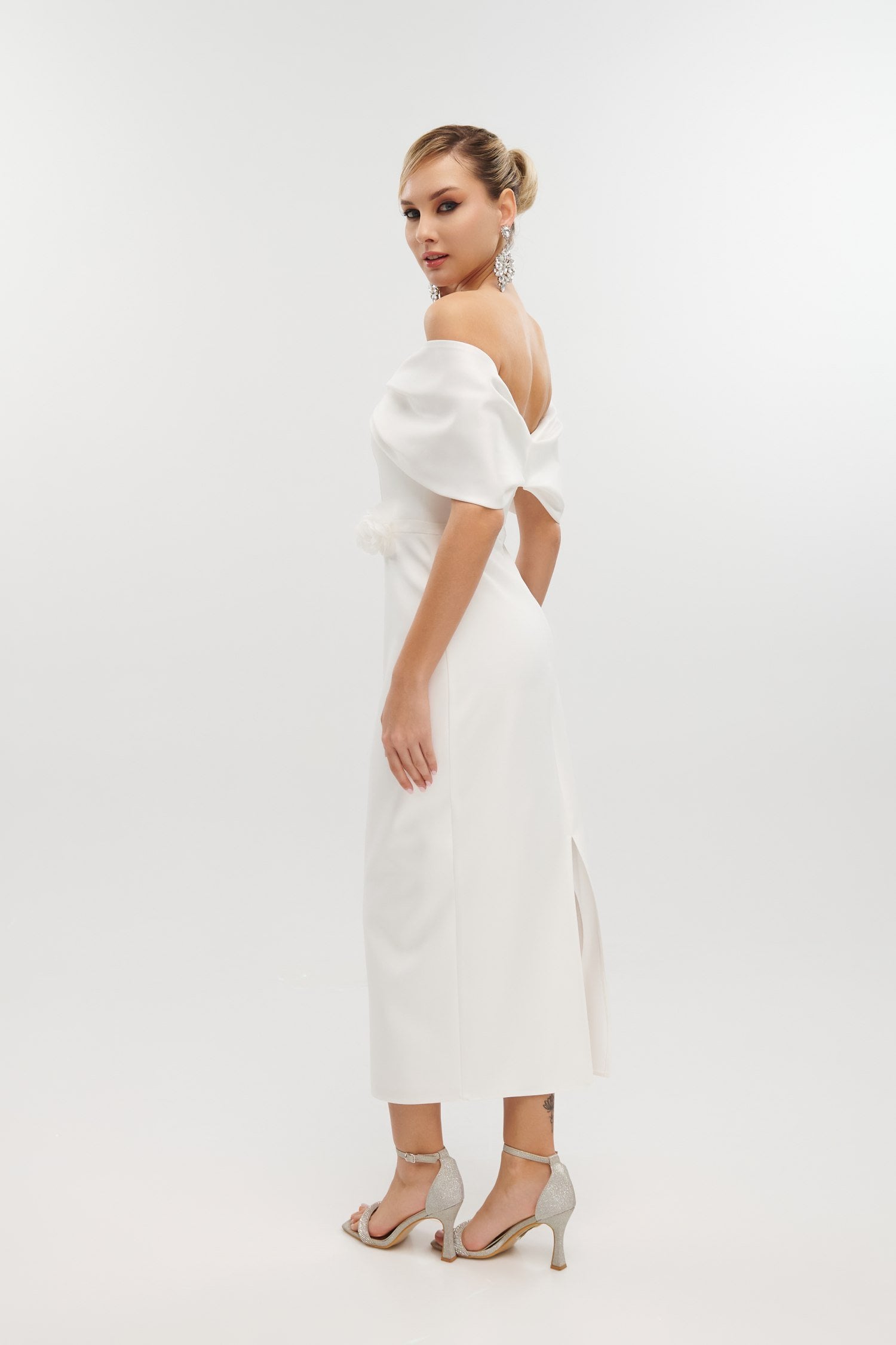 Φόρεμα Κρεπ Midi Off Shoulder Με Μπουτονιέρα Λευκό - Thalie
