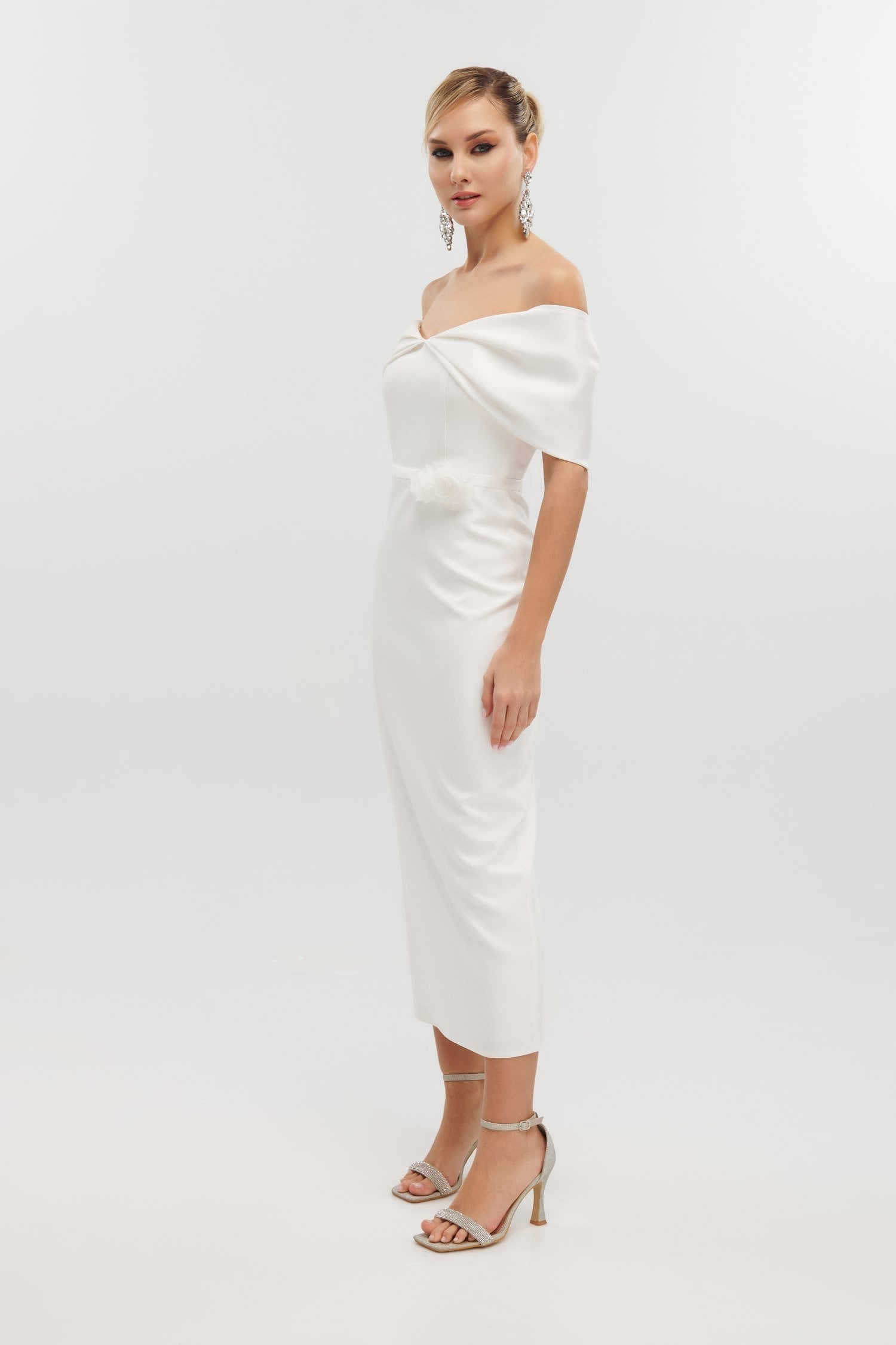 Φόρεμα Κρεπ Midi Off Shoulder Με Μπουτονιέρα Λευκό - Thalie
