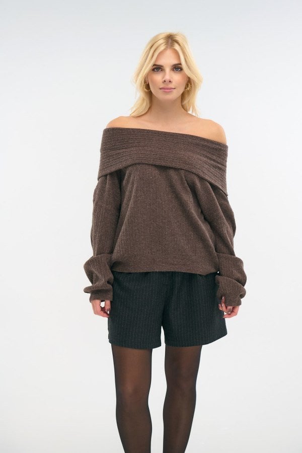 Πουλόβερ Πλεκτό Με Φαρδύ Γιακά Off Shoulder Καφέ - Ivanka