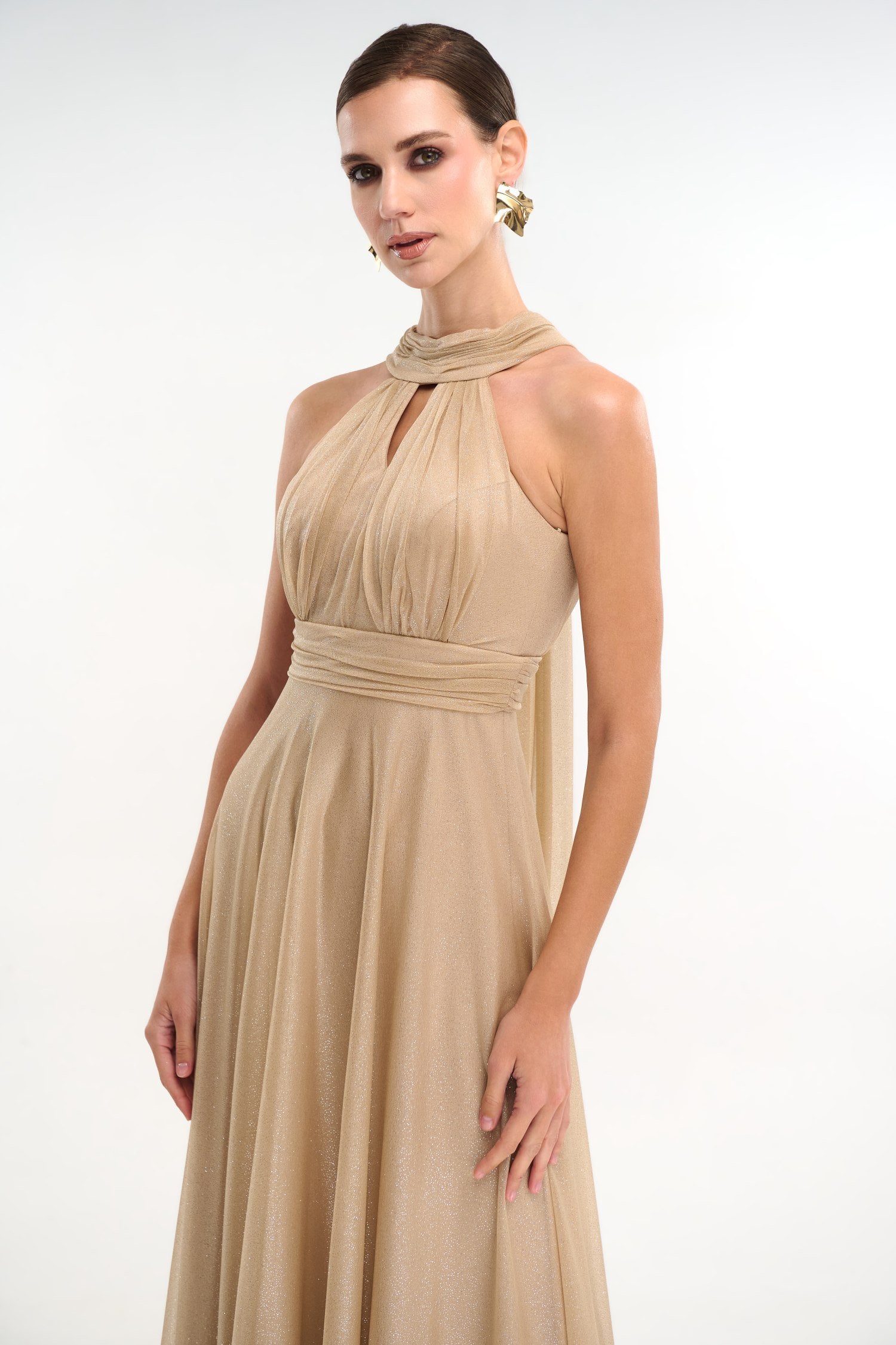 Maxi Φόρεμα Shiny Μουσελίνα Με Δέσιμο Στο Λαιμό Light Gold - Torina - Image 4