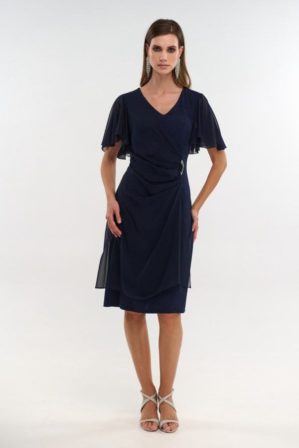 Μπροστινή όψη navy blue midi lurex φορέματος με κοντά μανίκια βολάν και ντραπέ μέση.