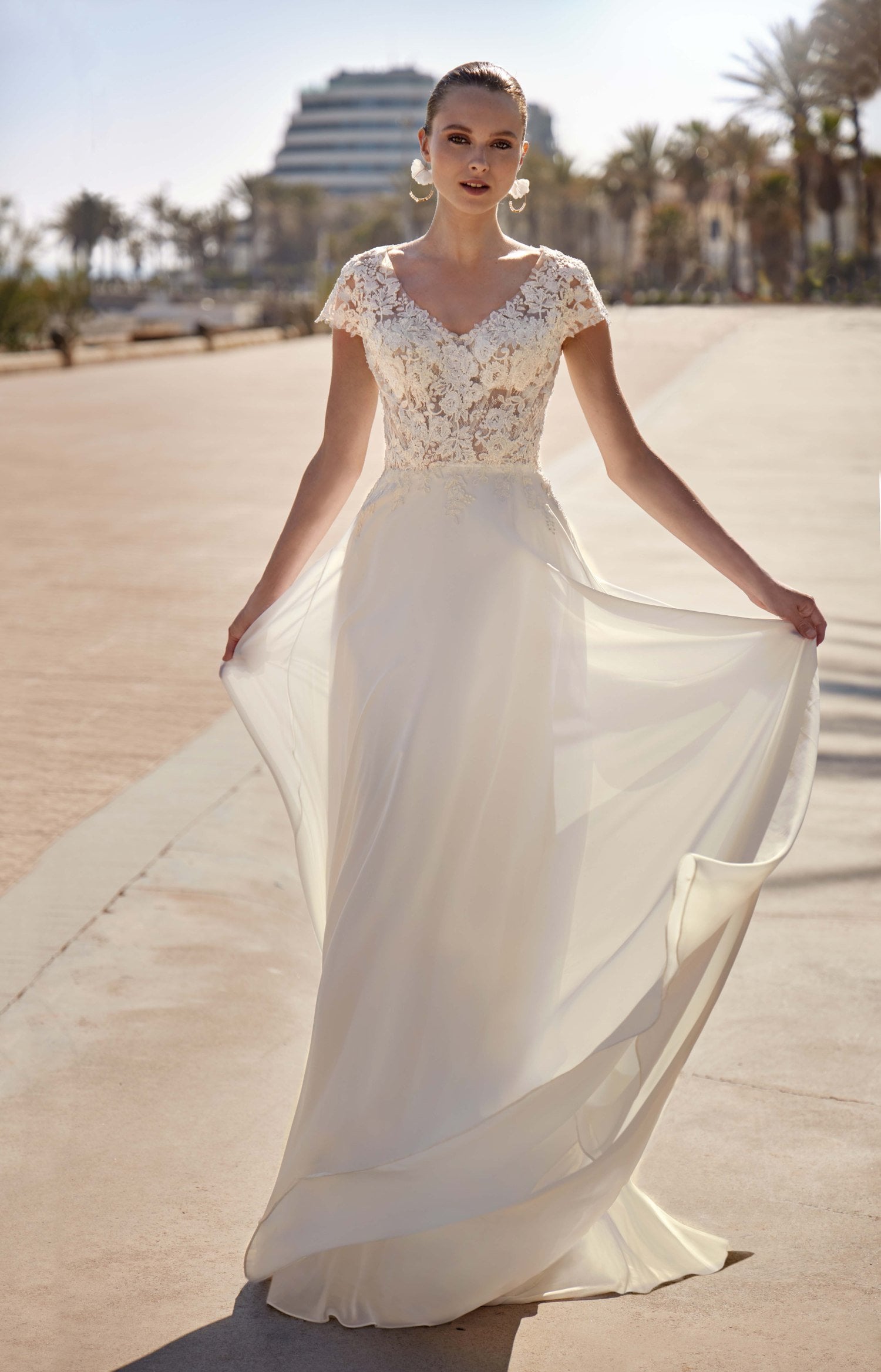Bridal Φόρεμα Μουσελίνας Με Μπούστο Δαντέλα Και Μανίκια Λευκό