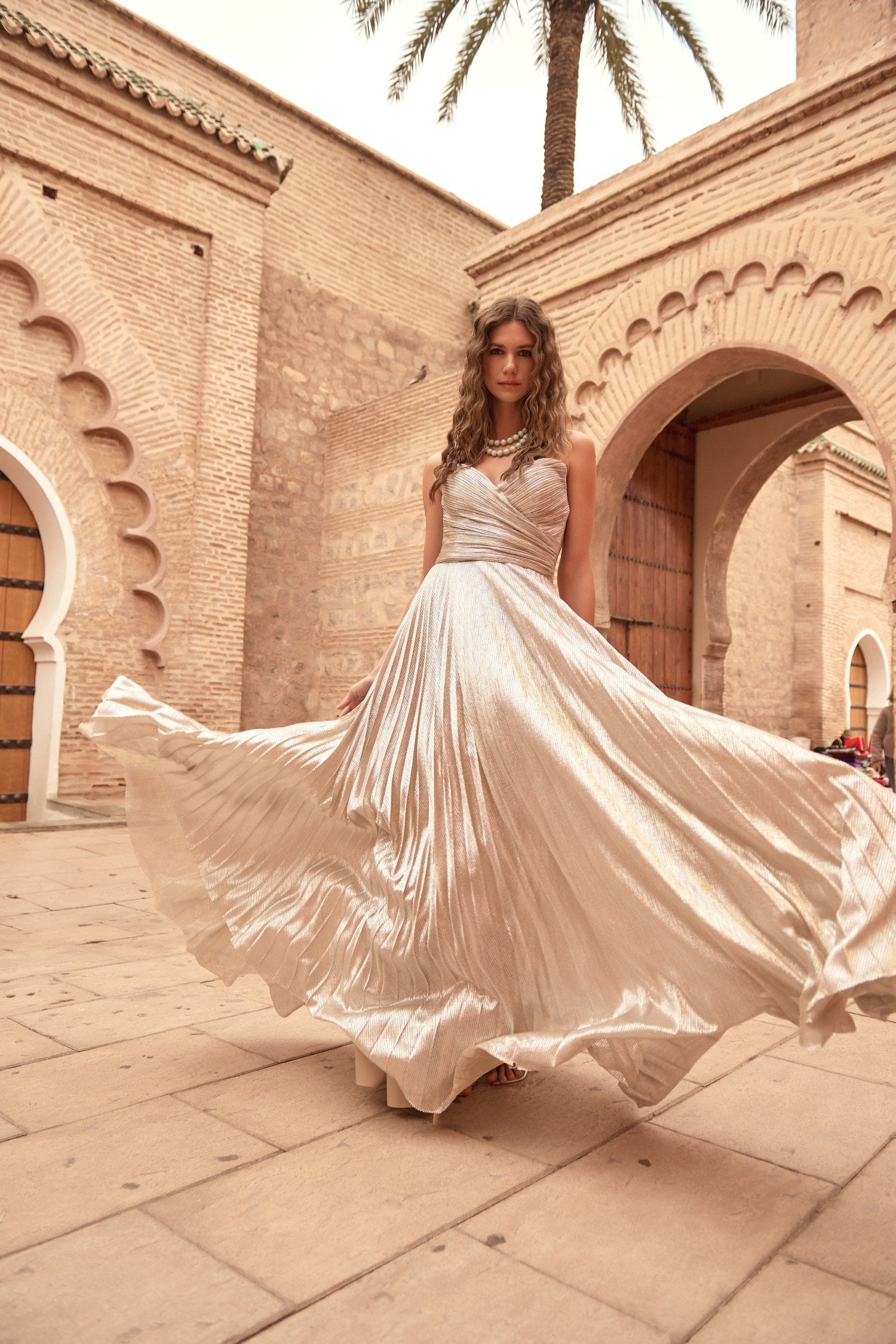 Φόρεμα Strapless Μακρύ Πλισέ Με Μεταλλιζέ Ύφανση Gold - Beauty - Image 9