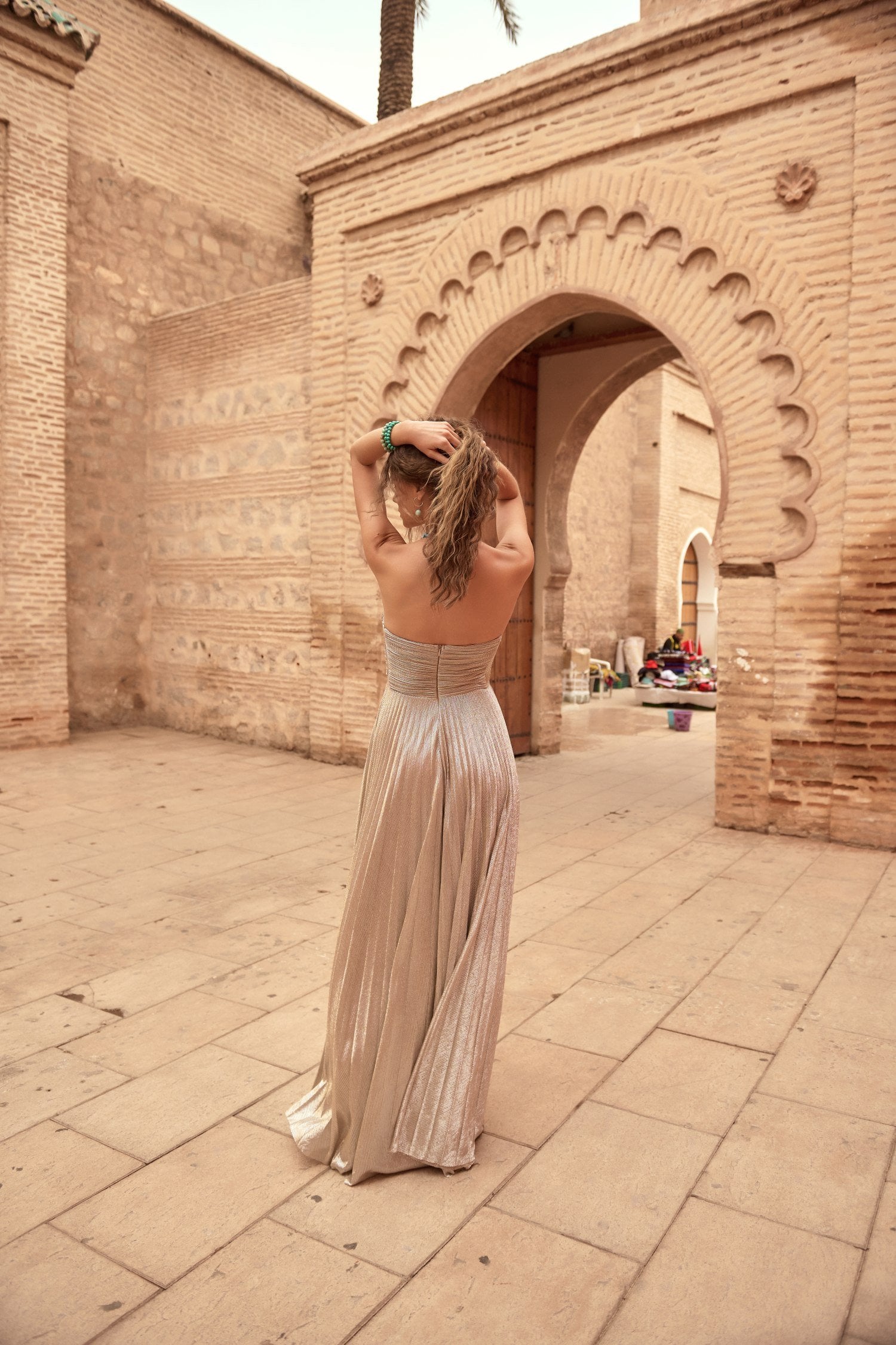 Φόρεμα Strapless Μακρύ Πλισέ Με Μεταλλιζέ Ύφανση Gold - Beauty - Image 5