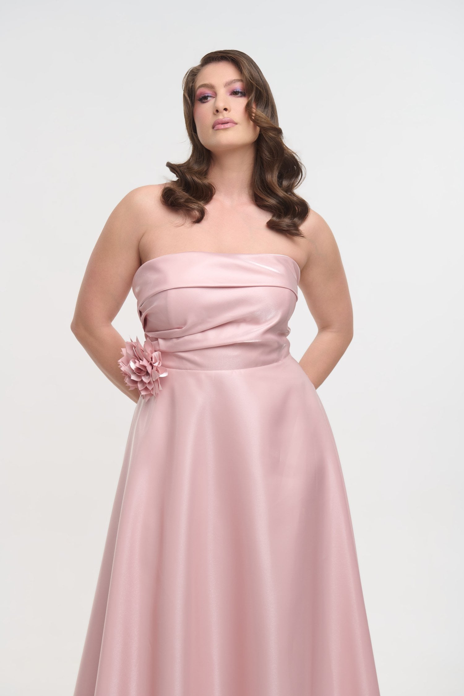 Σατέν Φόρεμα Μακρύ Strapless Με Καρφίτσα Λουλούδι Old Pink - Erika - Image 7