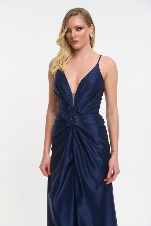 Maxi Φόρεμα Σατέν Με Σκίσιμο Ουρά Και 3D Λουλούδι Navy Blue - Lance