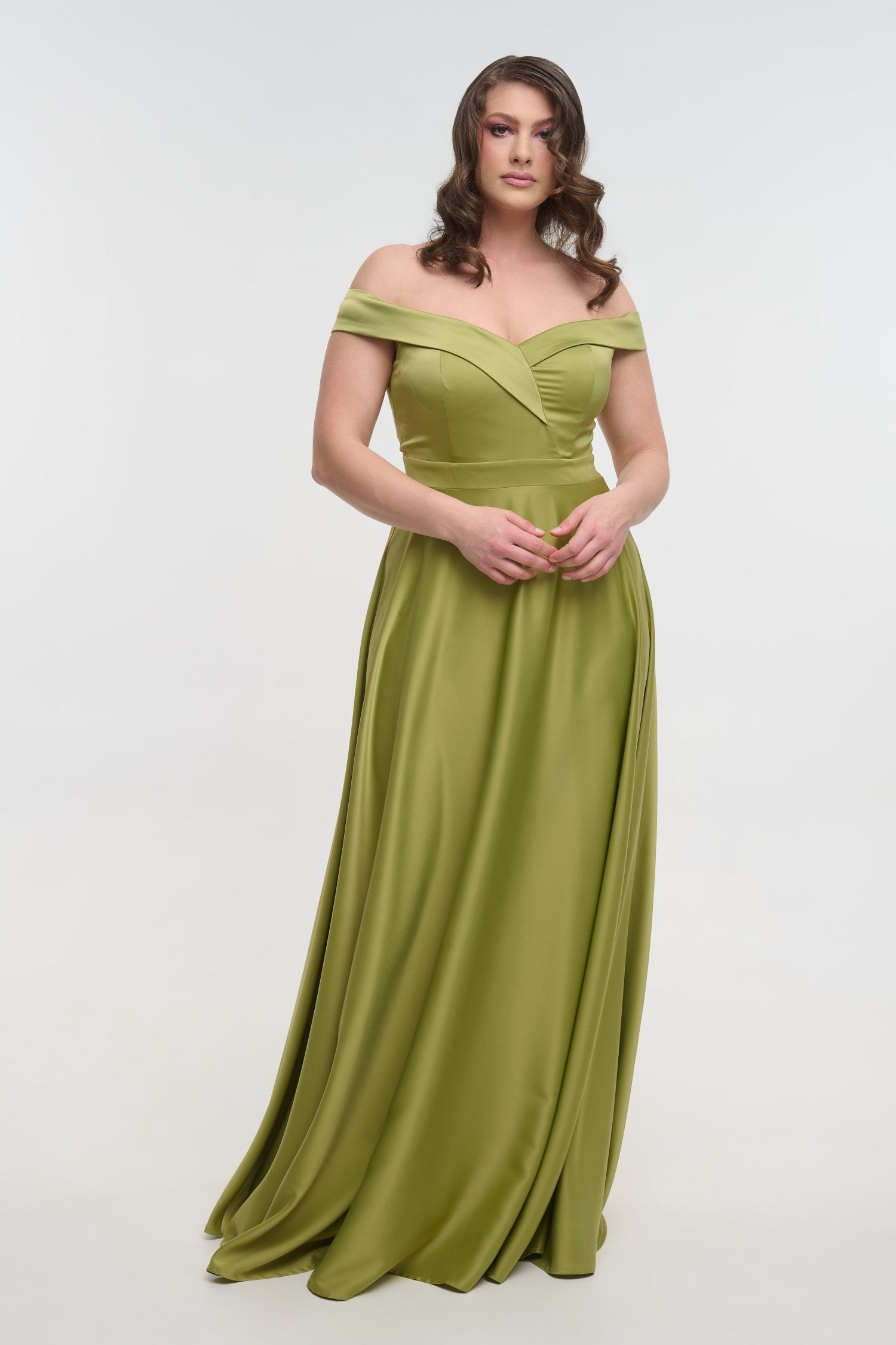 Αρχοντικό Φόρεμα Maxi Σατέν Off Shoulder Σε Άλφα Γραμμή Olive - Mitzi