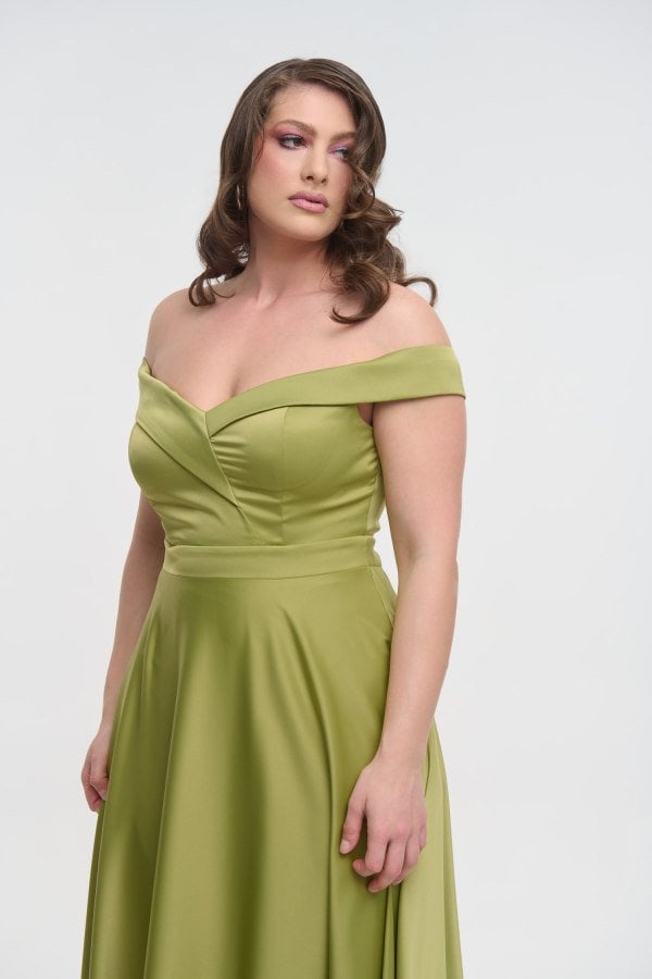 Αρχοντικό Φόρεμα Maxi Σατέν Off Shoulder Σε Άλφα Γραμμή Olive - Mitzi